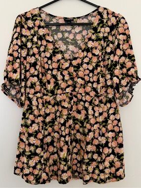 Torrid floral peplum top - XL